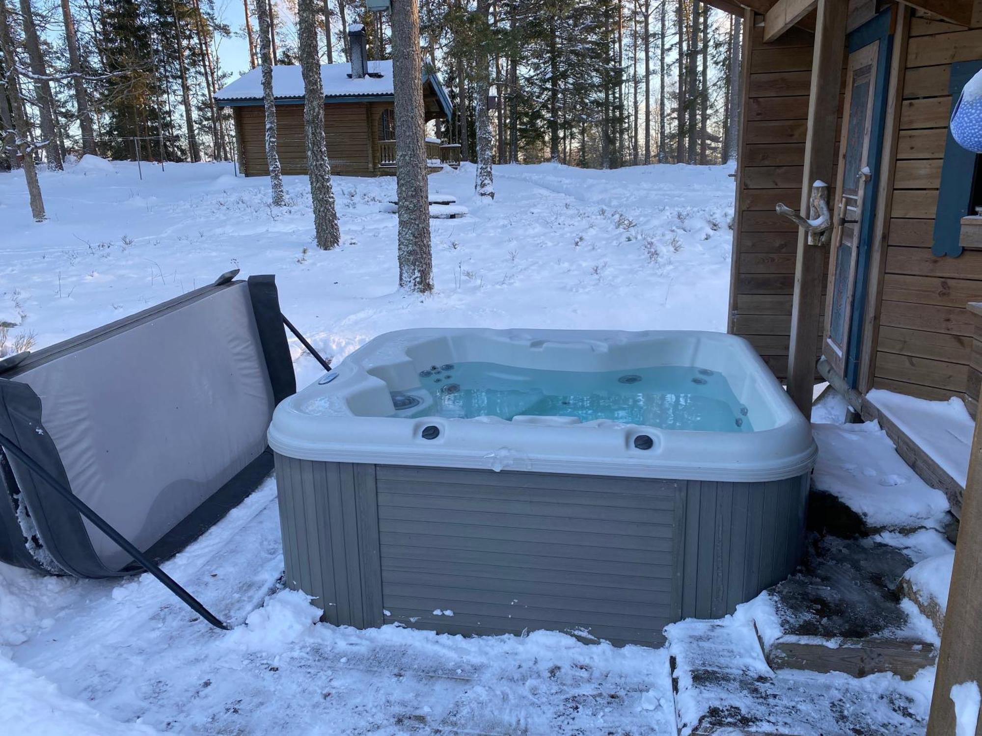 Timrad Stuga I Kanten Av Skogen Med Spa Moejlighet Mullsjö Dış mekan fotoğraf