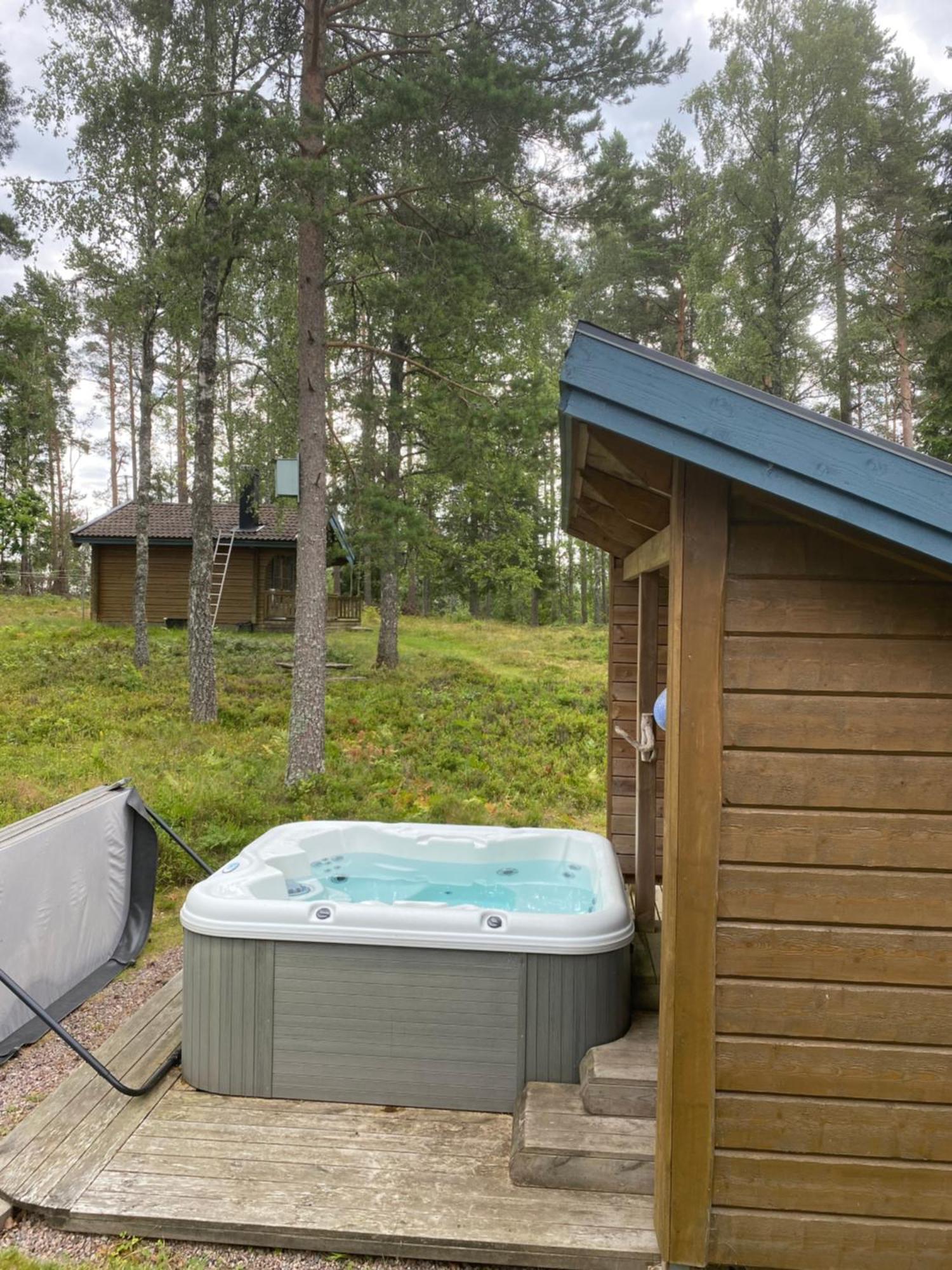 Timrad Stuga I Kanten Av Skogen Med Spa Moejlighet Mullsjö Dış mekan fotoğraf