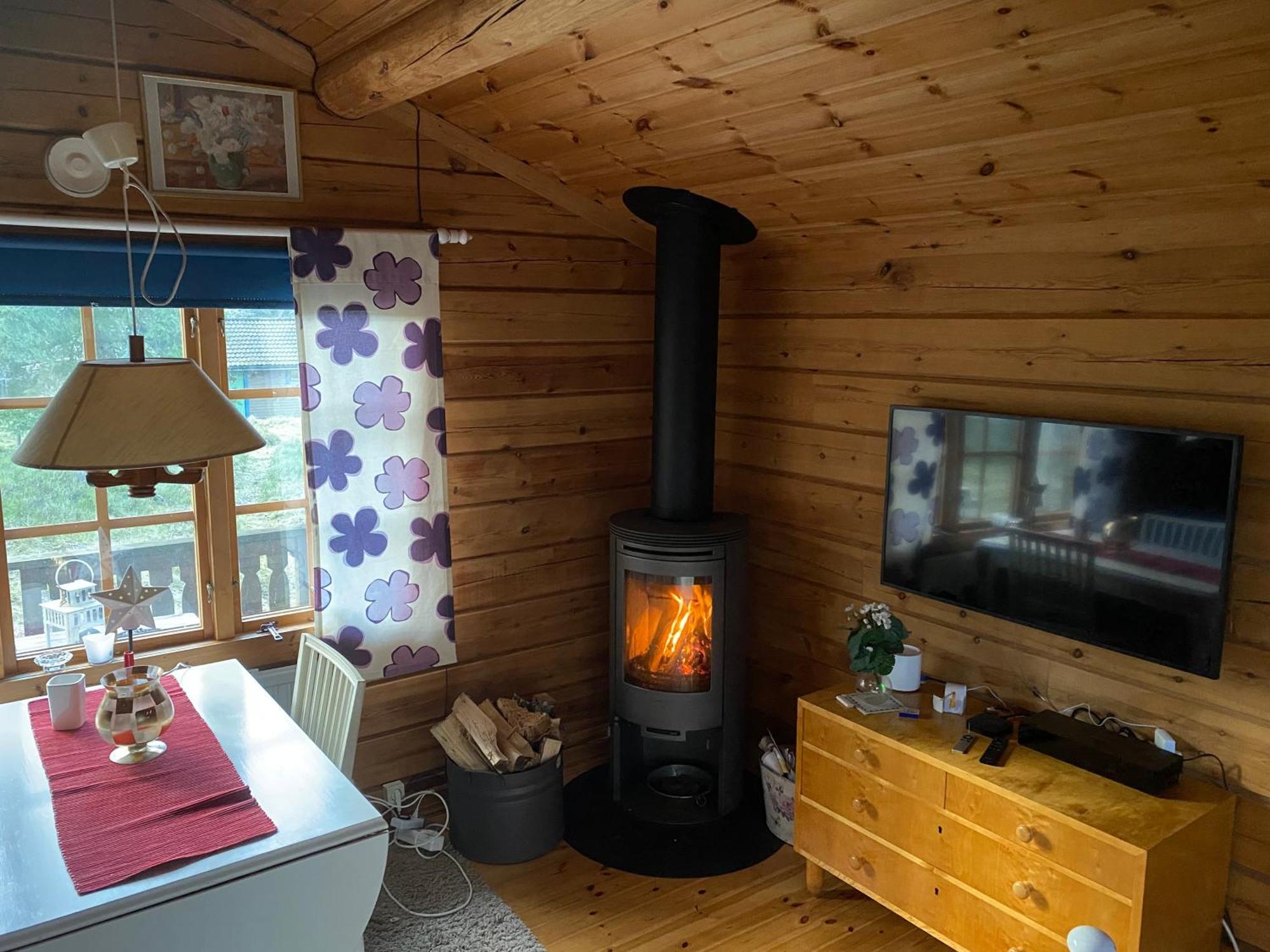 Timrad Stuga I Kanten Av Skogen Med Spa Moejlighet Mullsjö Dış mekan fotoğraf